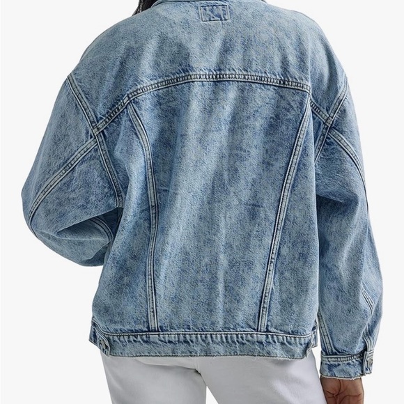 Wrangler womens Relaxed Fit Girlfriend Denim Jacket Size L - Picture 2 of 3